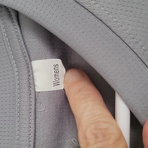 Run Disney Walt Disney World 2021 Half Marathon Women's Medium Long Sleeve Gray - Picture 3 of 6